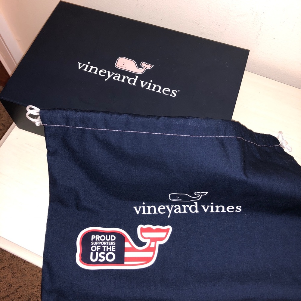 Vineyard vines box, sticker and draw string bag